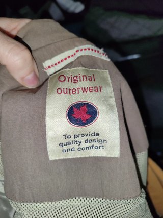 Chaqueta marrón con cremallera