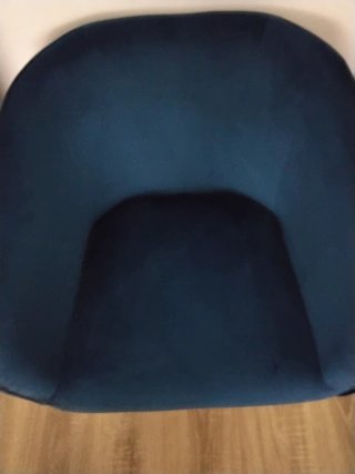 Sillón azul de terciopelo