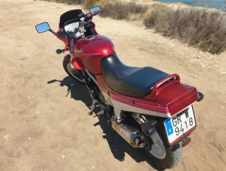Kawasaki GPZ 500S Roja y Blanca