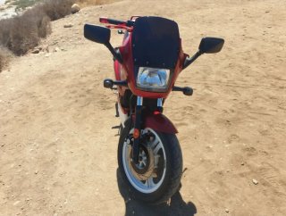 Kawasaki GPZ 500S Roja y Blanca