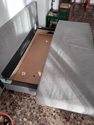 Sofá cama gris de tela