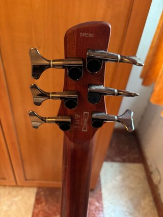 Bajo Ibanez SDGR 6 cuerdas Activo/Pasivo
