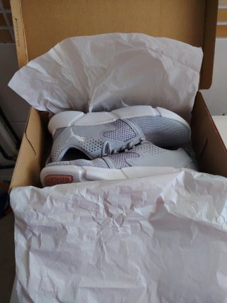 Zapatillas Puma Grises y Blancas