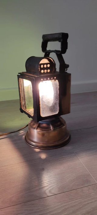 Antiguo farol de tren francés