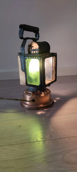 Antiguo farol de tren francés
