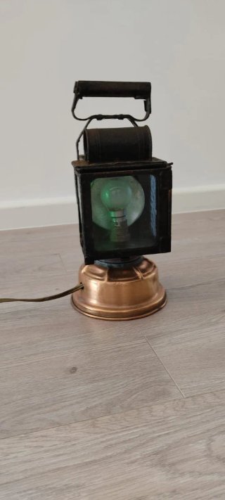 Antiguo farol de tren francés
