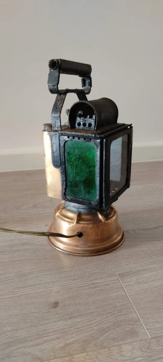 Antiguo farol de tren francés