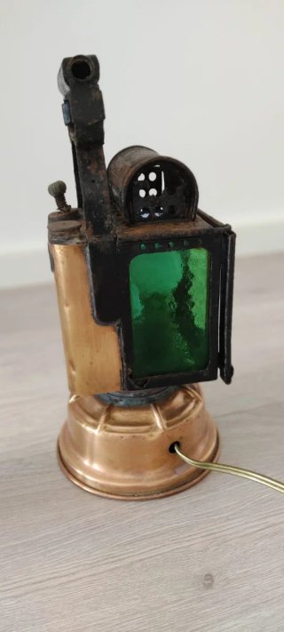 Antiguo farol de tren francés