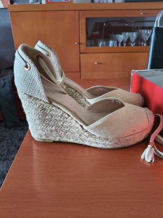 Zapatos de esparto con plataforma y cintas