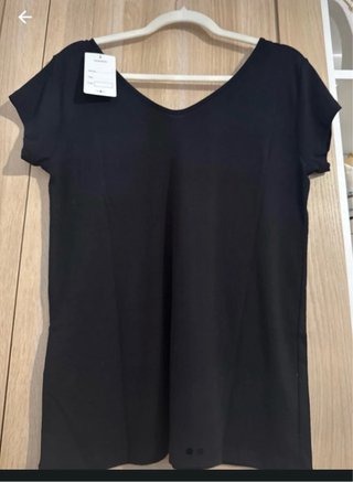 Camiseta negra cuello pico tengo lote de 100