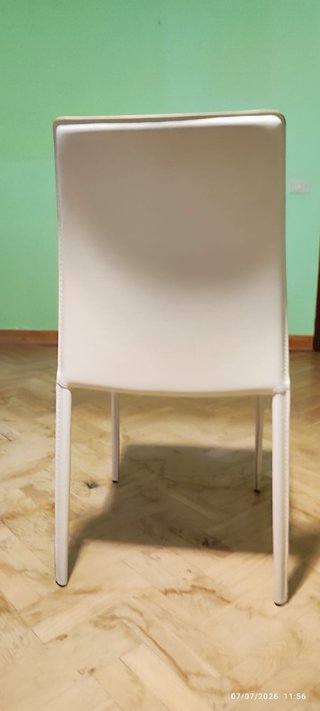 16 Sillas de comedor blancas apilables