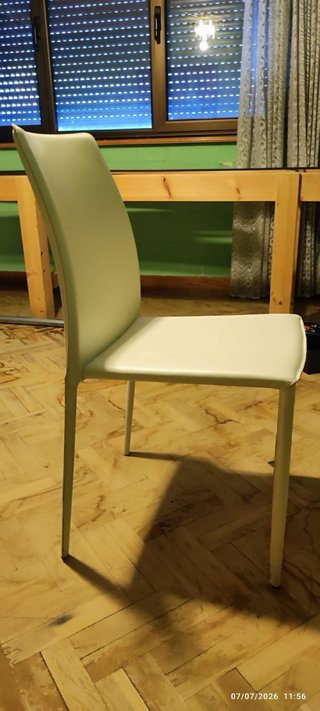16 Sillas de comedor blancas apilables