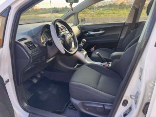 Toyota Auris 2011