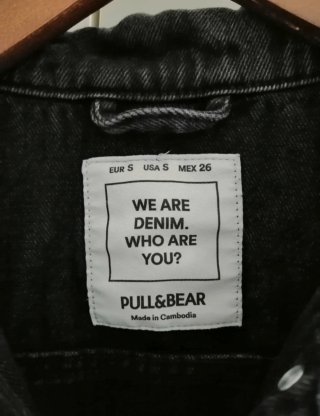 Chaqueta cropped negra denim vintage Pull&B