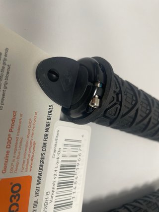 Manopole MTB Odi Vanquish V2.1 Lock-On Grigio Nero
