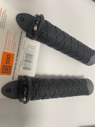 Manopole MTB Odi Vanquish V2.1 Lock-On Grigio Nero