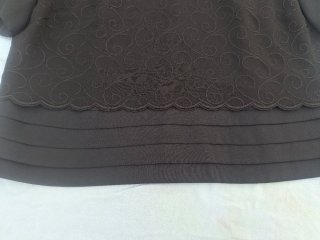 Blusa Talla 50 Negra Bordada. Medidas en descripci