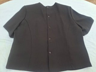 Blusa Talla 50 Negra Bordada. Medidas en descripci