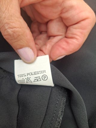 Blusa Talla 50 Negra Bordada. Medidas en descripci