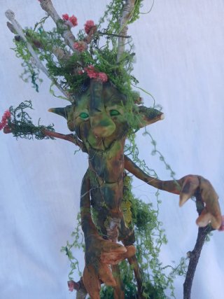 Duende de árbol decorativo