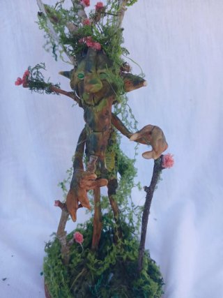 Duende de árbol decorativo