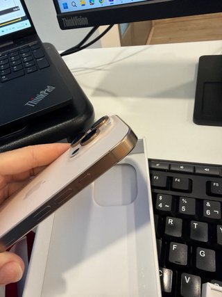 iPhone 16 Pro Dorado