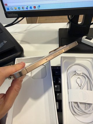 iPhone 16 Pro Dorado