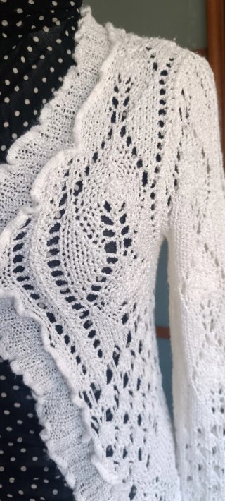Chaqueta de punto blanca calada