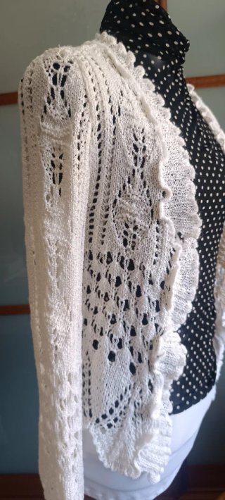 Chaqueta de punto blanca calada