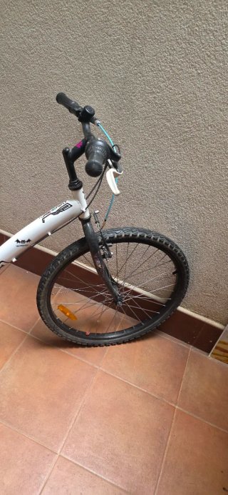 Bicicleta infantil blanca de 24 pulgadas