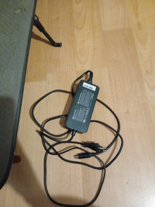 Patinete Eléctrico Xiaomi y cargador