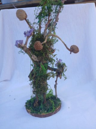 Duende de árbol decorativo