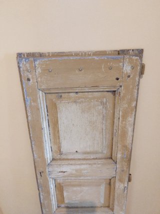 Contraventana antigua de madera decorativa