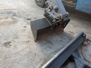 Mini excavadora Takeuchi TB 135