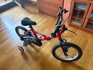 Bicicleta infantil roja