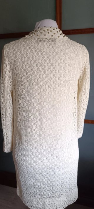 Chaqueta larga encaje tachuelas