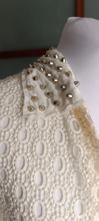 Chaqueta larga encaje tachuelas