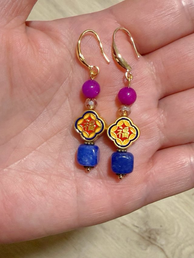 Pendientes cuarzo azul con amuletos fortuna