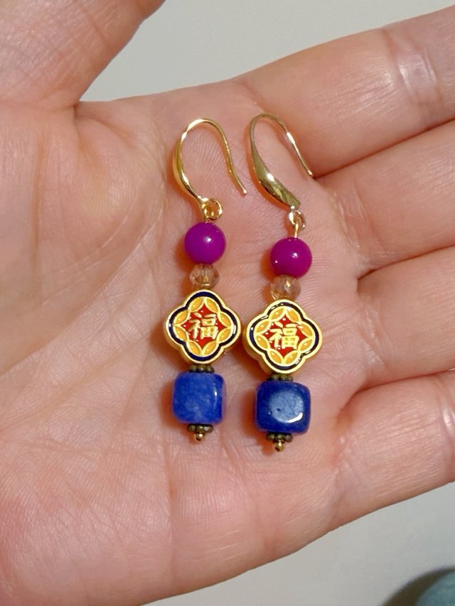 Pendientes cuarzo azul con amuletos fortuna