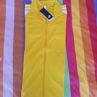 Chaqueta deportiva Adidas SQ21 TR JKT amarilla