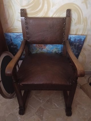 Sedia vintage in pelle e legno