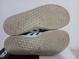 Scarpe Adidas nere e bianche