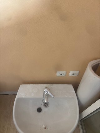 Lavabo de porcelana con pie