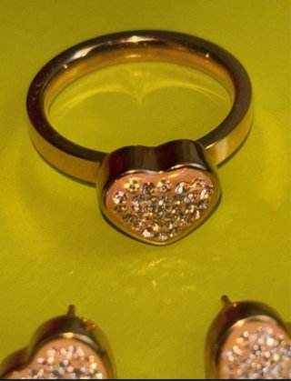 Conjunto Anillo y Pendientes Corazón Dorado