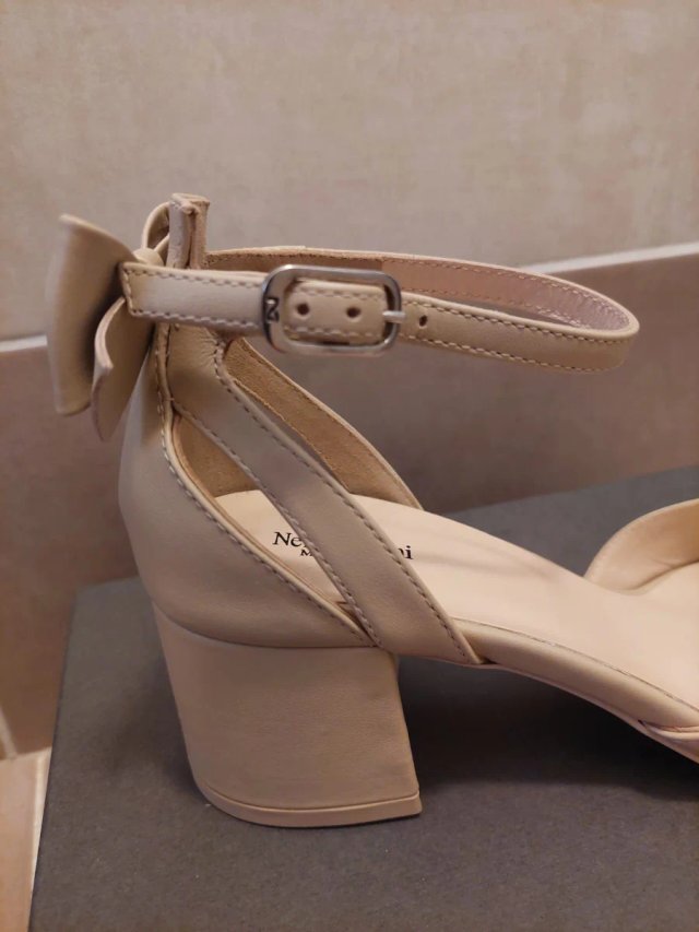 Zapatos de cuero NeroGiardini desnudos talla 39