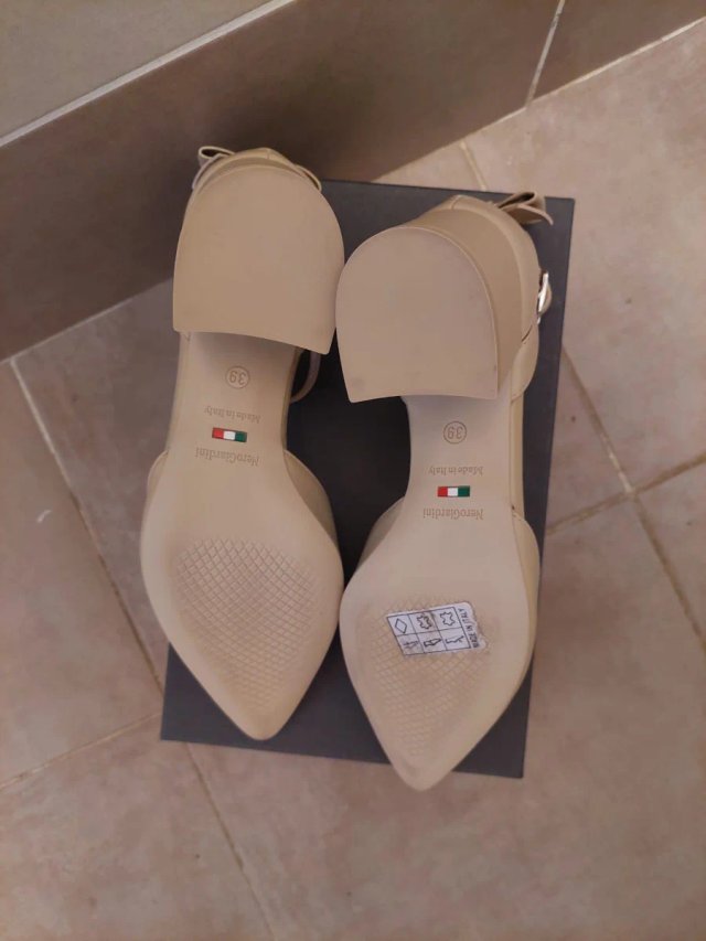 Zapatos de cuero NeroGiardini desnudos talla 39