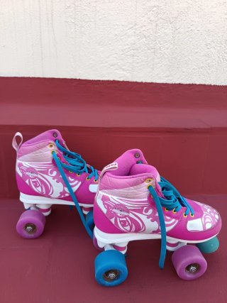 Patines de 4 ruedas rosas y azules