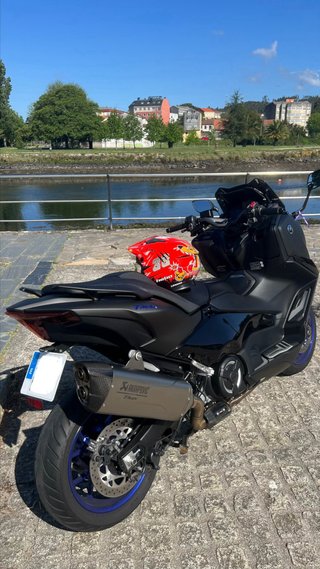 Yamaha TMAX 560 Negra - Maxi Scooter