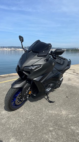 Yamaha TMAX 560 Negra - Maxi Scooter