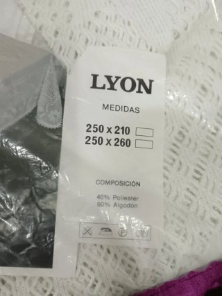 Colchas blancas de algodón y poliéster